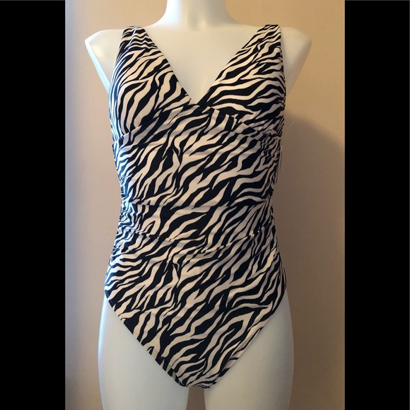 RUCHED DEEP V-NECK ONE PIECE SWIMSUIT 🩱 SIZE SMALL - Picture 4 of 13